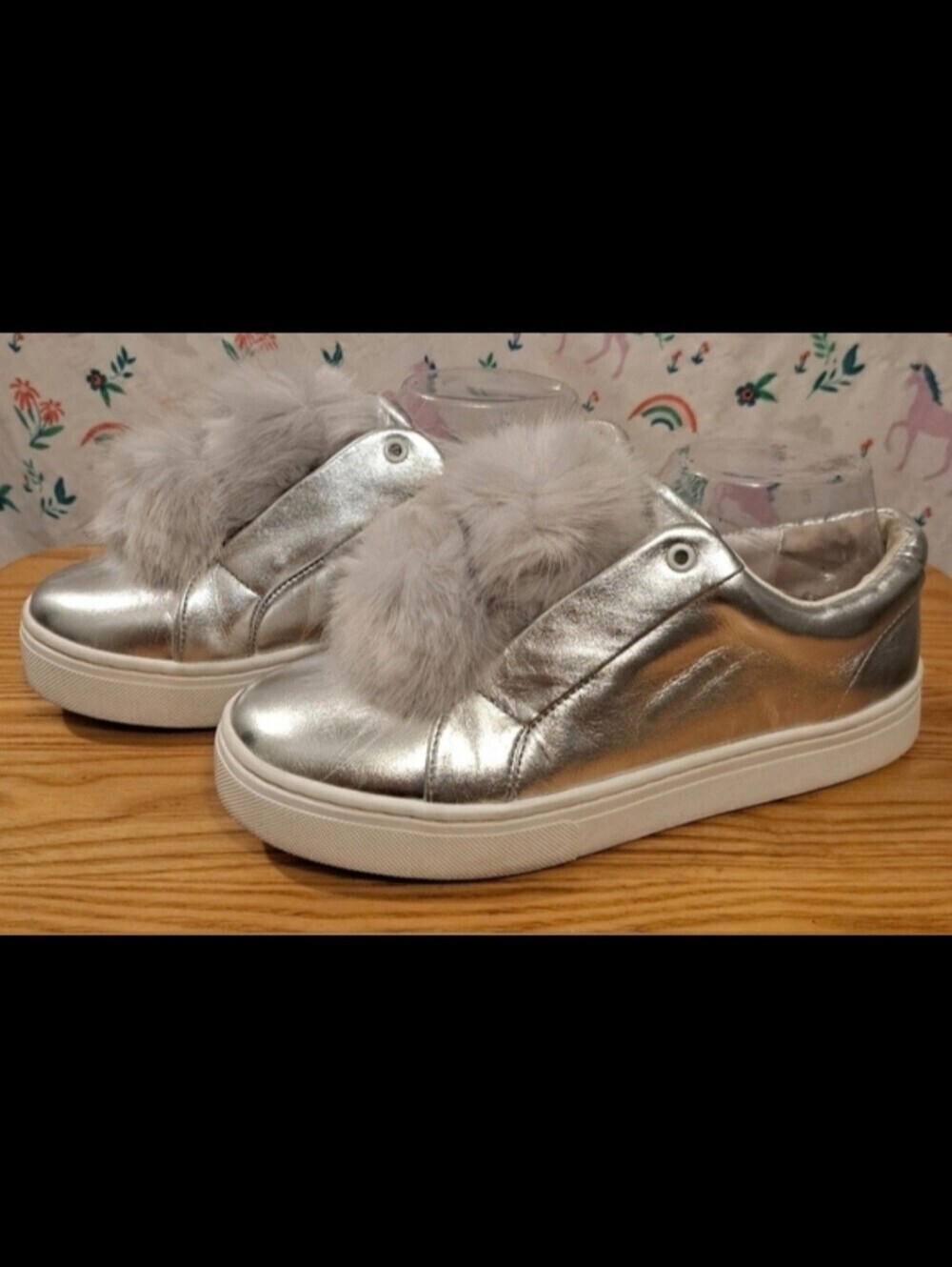 EUC Sam Edelman Leya Silver Metallic PomPom Casual Slide On Sneaker Shoe SZ 8M